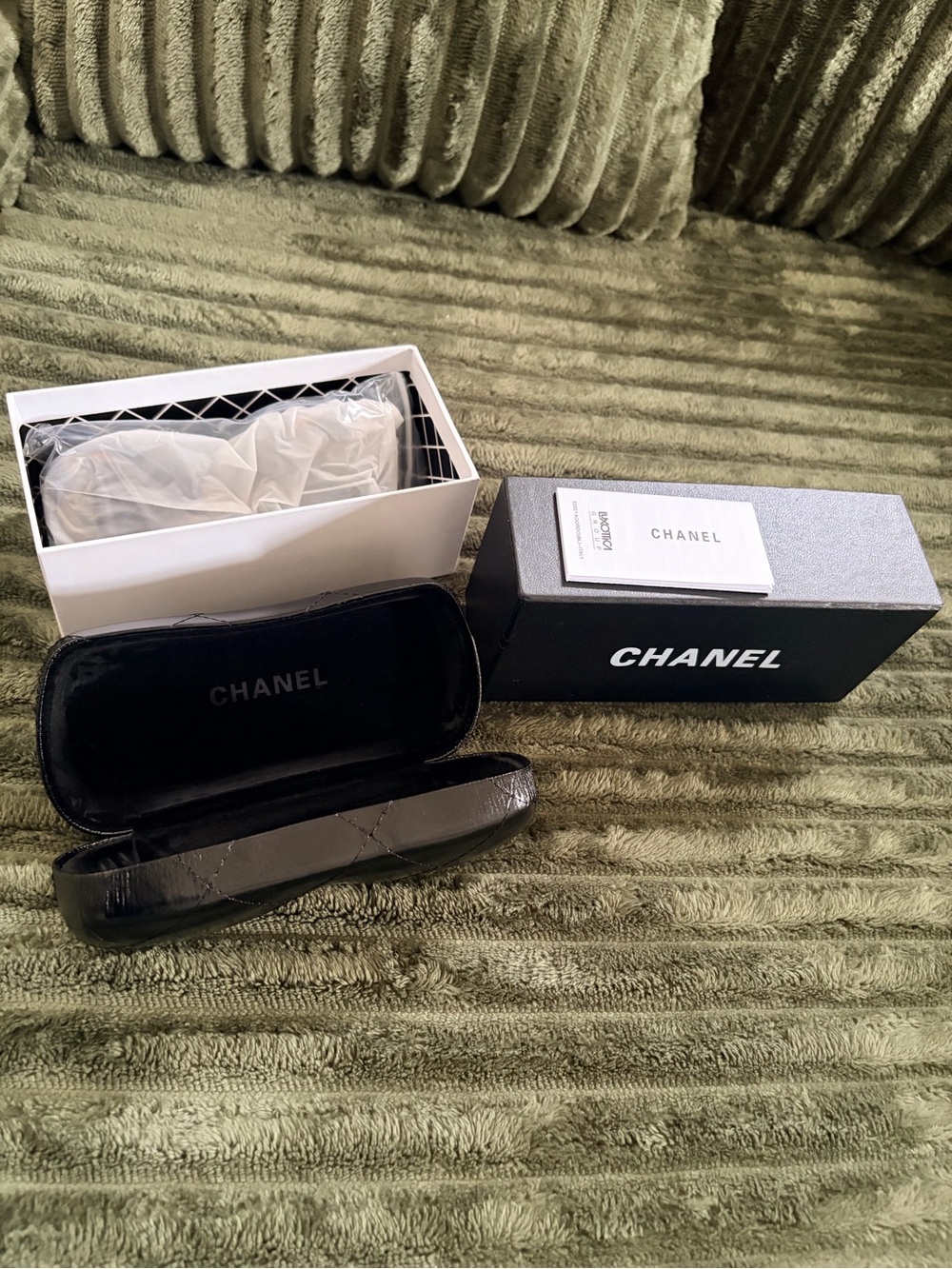 CHANEL Tortoiseshell Cat-Eye Sunglasses - Brown and Amber - Picture 5 of 7